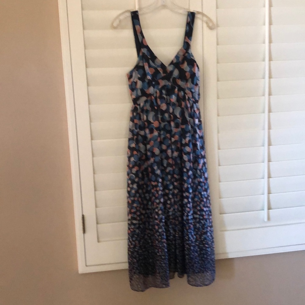 Below the knee silk dress .Pretty & elegant.